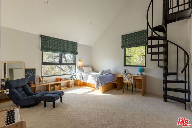 21165 Entrada Road, Topanga, CA 90290