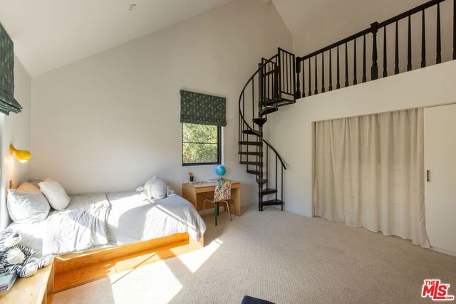 21165 Entrada Road, Topanga, CA 90290