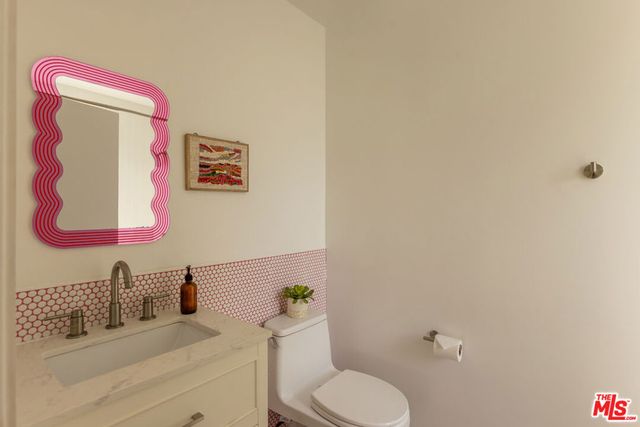 21165 Entrada Road, Topanga, CA 90290