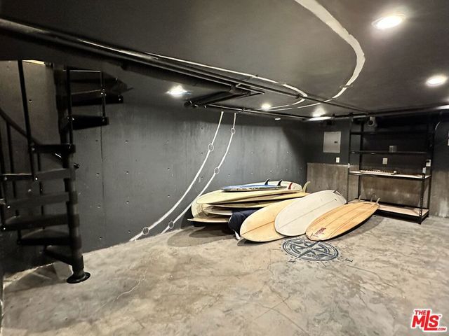 21165 Entrada Road, Topanga, CA 90290