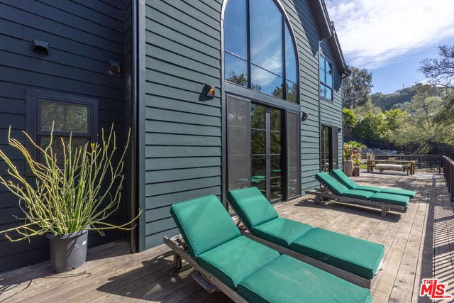 21165 Entrada Road, Topanga, CA 90290