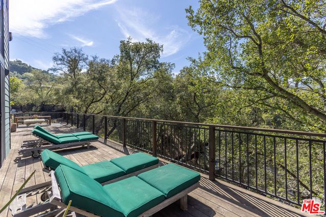 21165 Entrada Road, Topanga, CA 90290