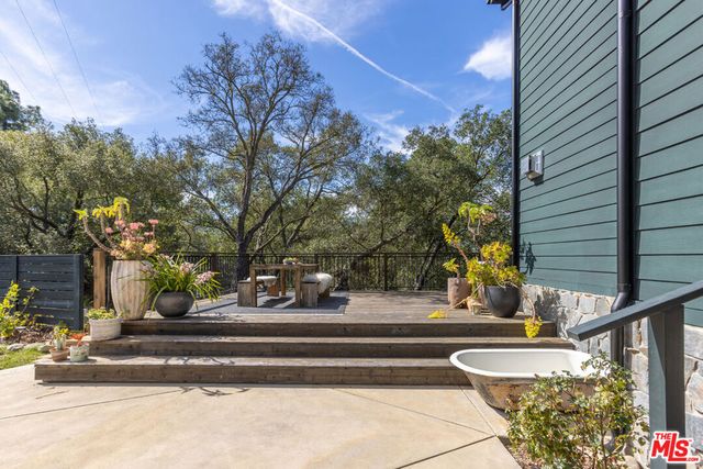 21165 Entrada Road, Topanga, CA 90290