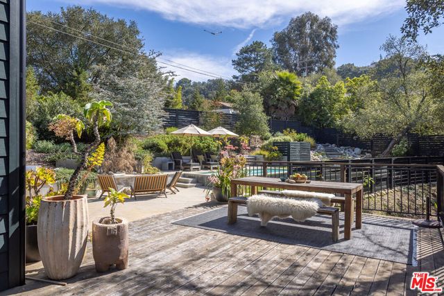 21165 Entrada Road, Topanga, CA 90290