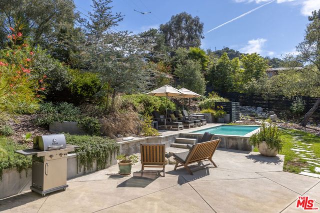 21165 Entrada Road, Topanga, CA 90290