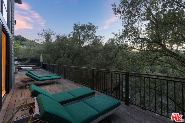 21165 Entrada Road, Topanga, CA 90290