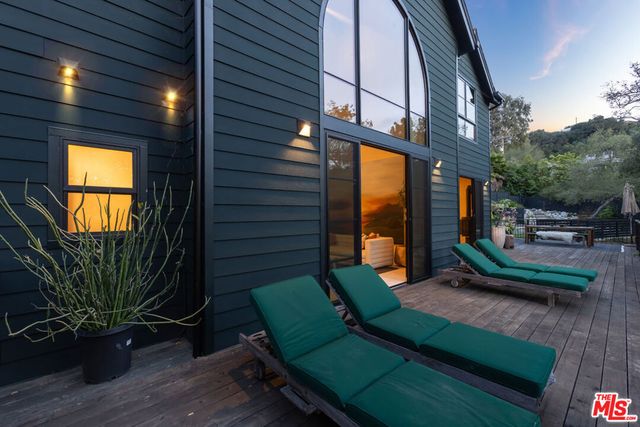 21165 Entrada Road, Topanga, CA 90290