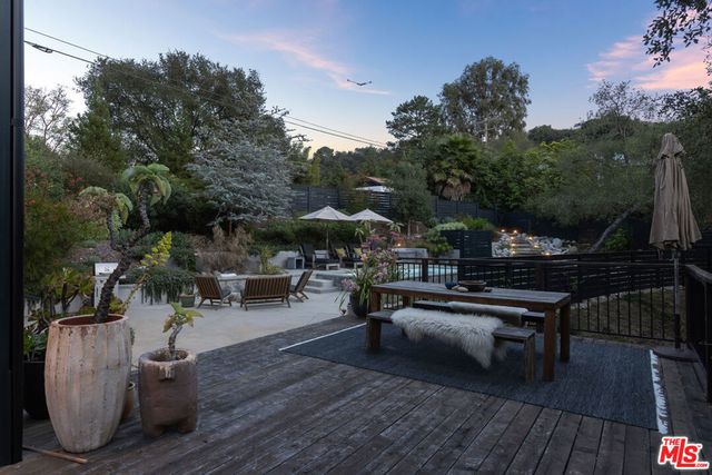 21165 Entrada Road, Topanga, CA 90290