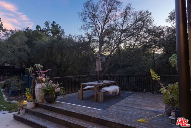 21165 Entrada Road, Topanga, CA 90290