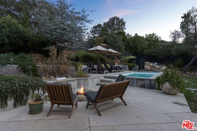 21165 Entrada Road, Topanga, CA 90290