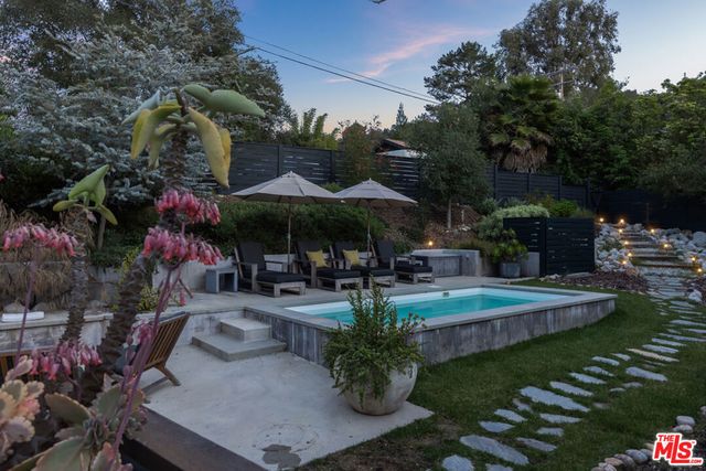 21165 Entrada Road, Topanga, CA 90290