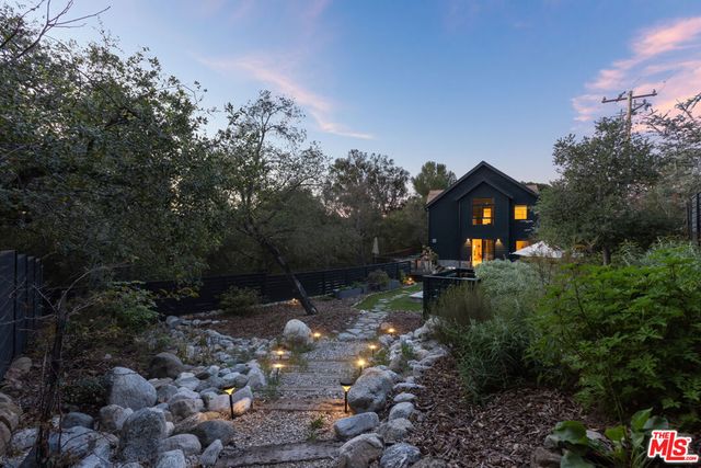 21165 Entrada Road, Topanga, CA 90290