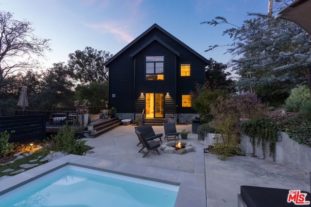 21165 Entrada Road, Topanga, CA 90290