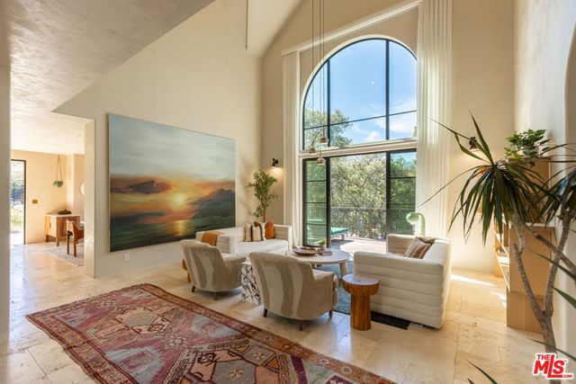 21165 Entrada Road, Topanga, CA 90290
