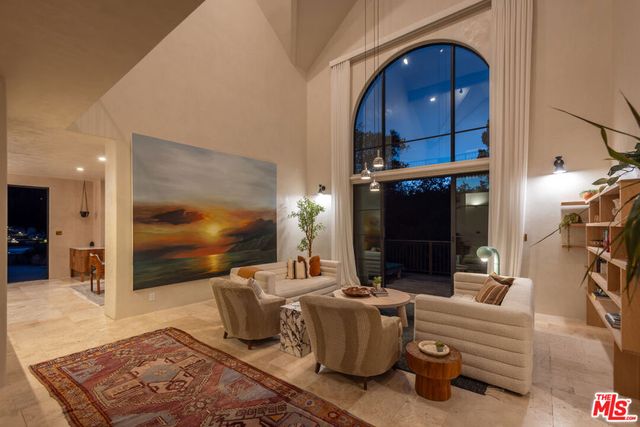 21165 Entrada Road, Topanga, CA 90290