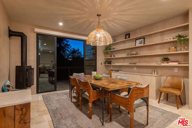 21165 Entrada Road, Topanga, CA 90290