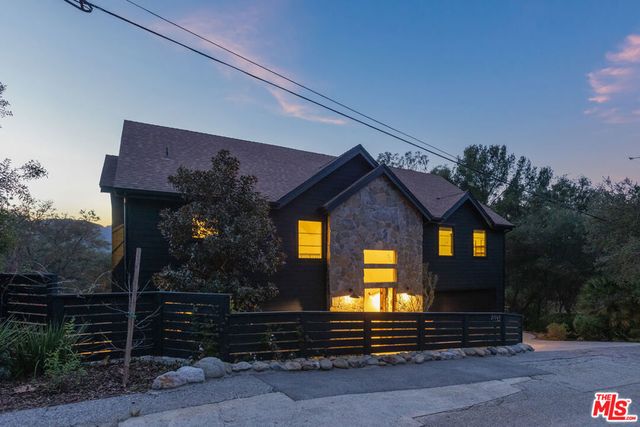 21165 Entrada Road, Topanga, CA 90290