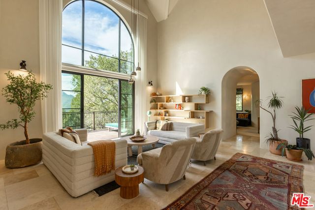 21165 Entrada Road, Topanga, CA 90290