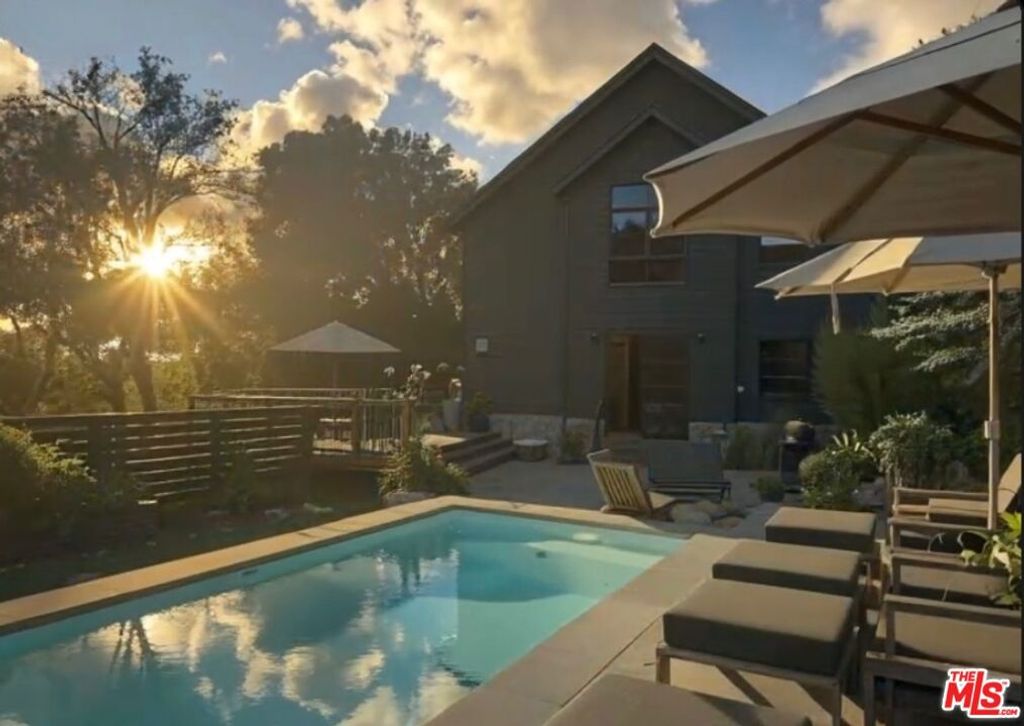 21165 Entrada Road, Topanga, CA 90290