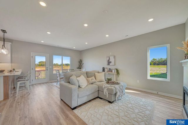 3556 Pearl Crescent Drive, Lincoln, NE 68504