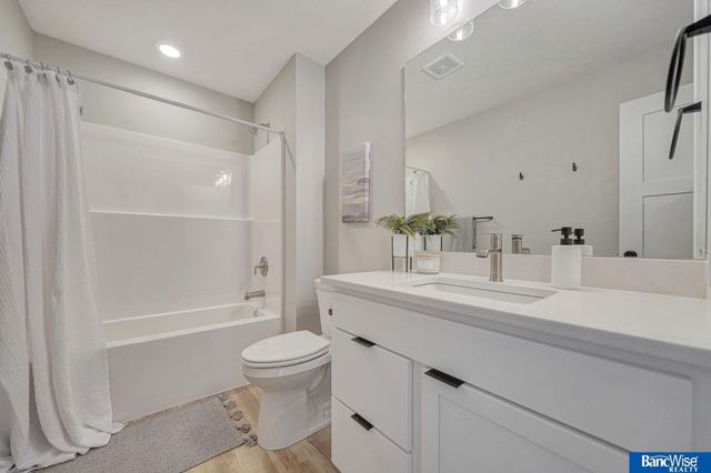 3556 Pearl Crescent Drive, Lincoln, NE 68504