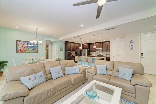 391 ARUBA CIRCLE 101, Bradenton, FL 34209