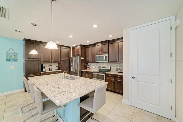 391 ARUBA CIRCLE 101, Bradenton, FL 34209