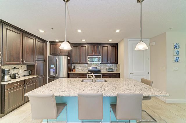 391 ARUBA CIRCLE 101, Bradenton, FL 34209