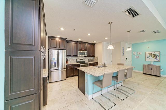 391 ARUBA CIRCLE 101, Bradenton, FL 34209