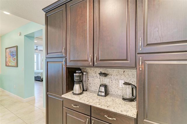 391 ARUBA CIRCLE 101, Bradenton, FL 34209