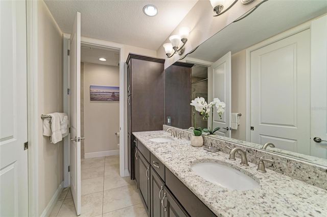 391 ARUBA CIRCLE 101, Bradenton, FL 34209