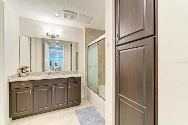 391 ARUBA CIRCLE 101, Bradenton, FL 34209