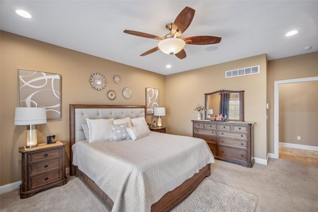 2408 W 10th Avenue, Indianola, IA 50125