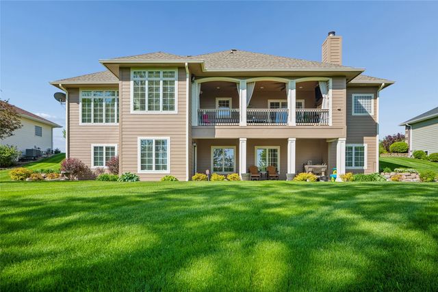 2408 W 10th Avenue, Indianola, IA 50125