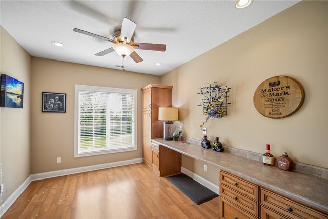 2408 W 10th Avenue, Indianola, IA 50125