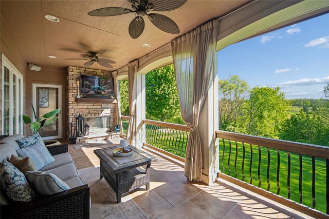 2408 W 10th Avenue, Indianola, IA 50125