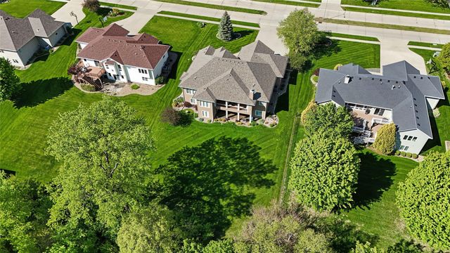 2408 W 10th Avenue, Indianola, IA 50125