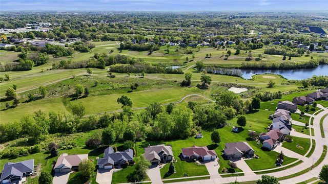 2408 W 10th Avenue, Indianola, IA 50125
