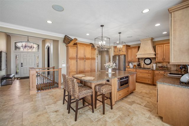 2408 W 10th Avenue, Indianola, IA 50125