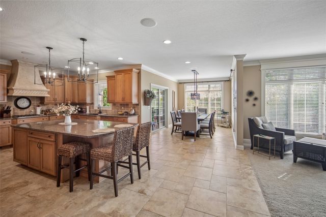 2408 W 10th Avenue, Indianola, IA 50125
