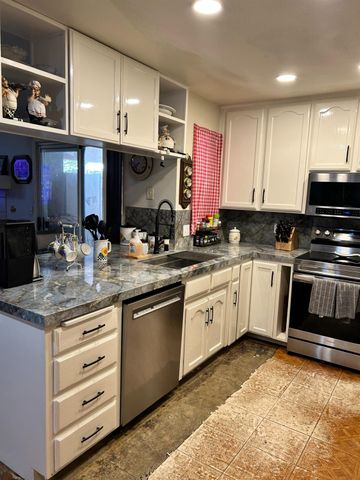 5802 W Locust Avenue, Fresno, CA 93722