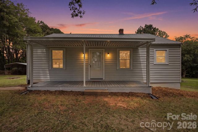 825 21st Street Drive SE, Hickory, NC 28602