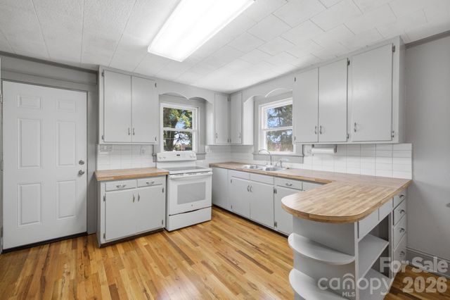 825 21st Street Drive SE, Hickory, NC 28602