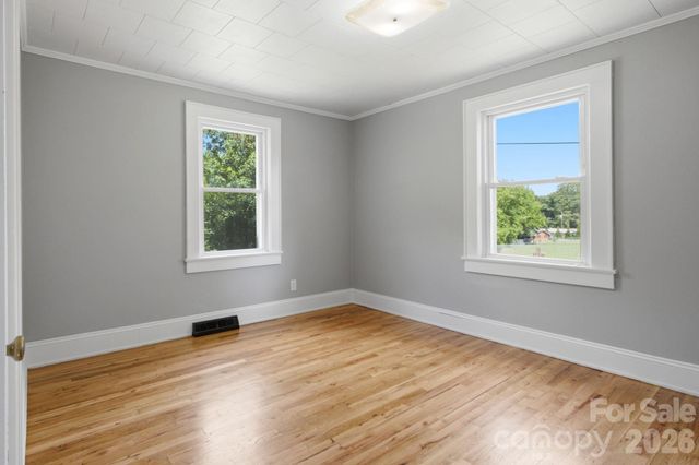 825 21st Street Drive SE, Hickory, NC 28602