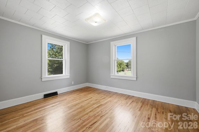 825 21st Street Drive SE, Hickory, NC 28602