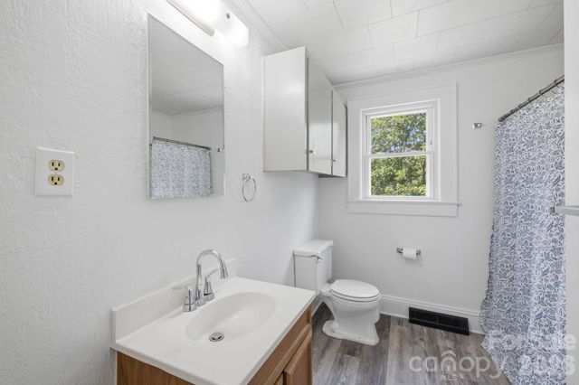 825 21st Street Drive SE, Hickory, NC 28602