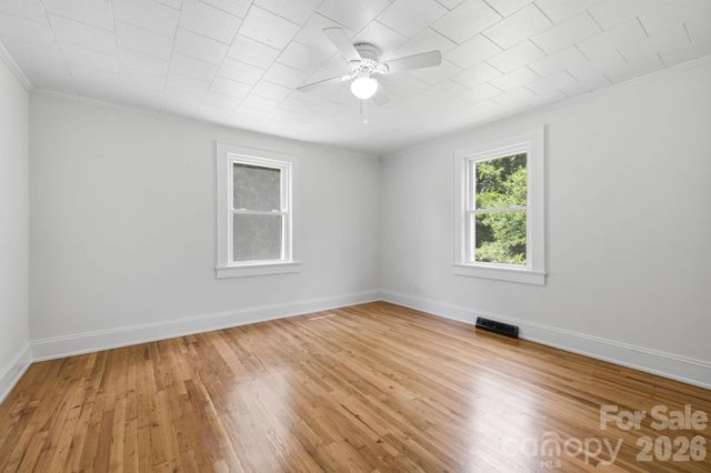 825 21st Street Drive SE, Hickory, NC 28602