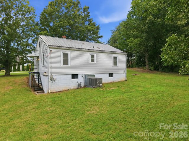 825 21st Street Drive SE, Hickory, NC 28602