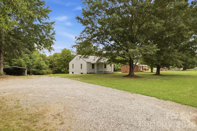 825 21st Street Drive SE, Hickory, NC 28602