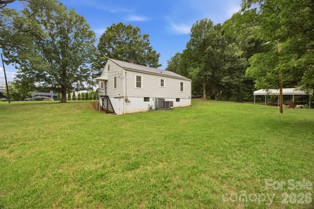 825 21st Street Drive SE, Hickory, NC 28602